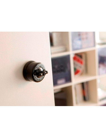 Enchufe T.T. Fontini    Porcelana Negro