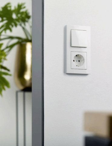 JUNG A 550 Blanco Alpino