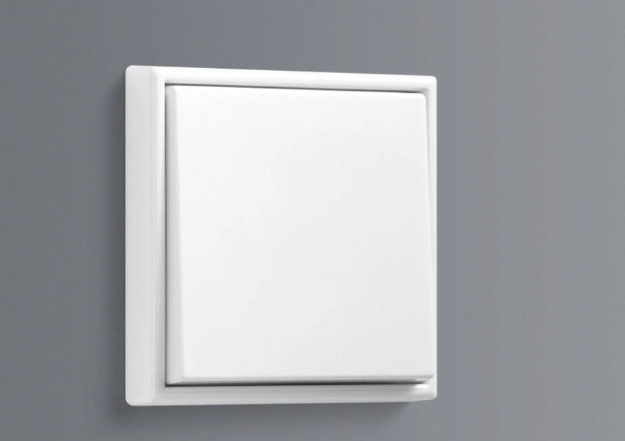 LS 990 de JUNG: diseño atemporal y funcionalidad con estilo